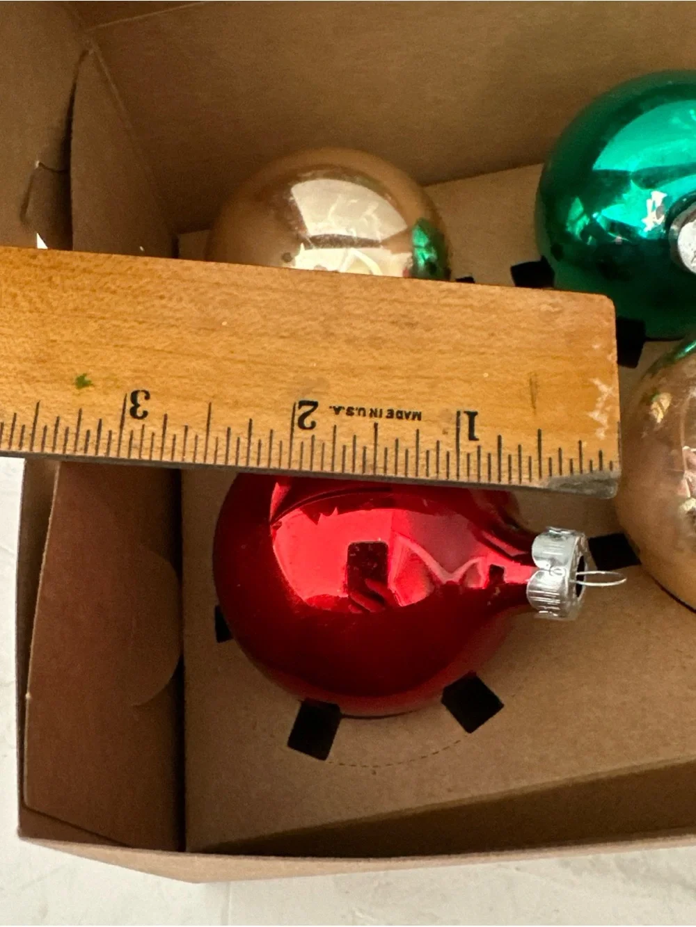 BOX OF 6 vintage ornaments multicolor
